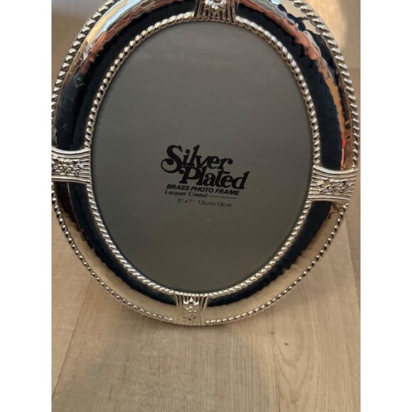Silver Plated Oval Brass Photo Frame 5"x7" Lacquer Coated With Intricate Design - Picture 1 of 7